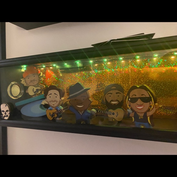 Merch - Picture 5 of 14